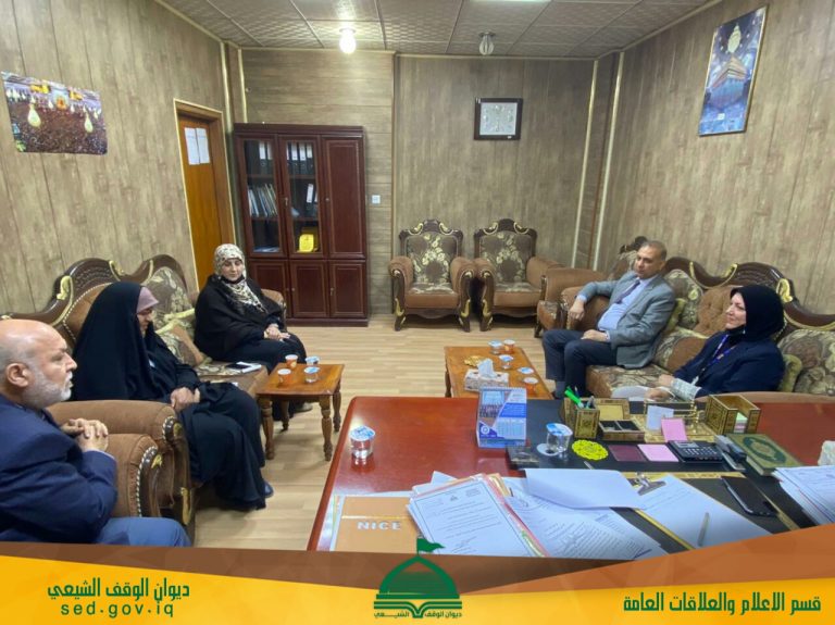 وفد من وزارة الخارجية يلتقي مدير عام التخطيط والمتابعة ومسؤولة قسم تمكين المرأة في ديوان الوقف الشيعي.