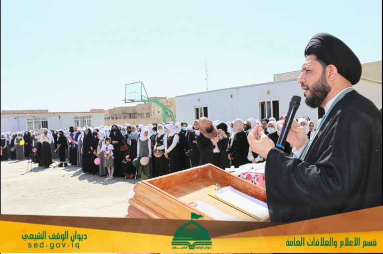  مدير عام التعليم الديني يكرم الطالبات الاوائل المتفوقات  في ثانوية الصديقة للبنات للعام الدراسي ٢٠٢٠- ٢٠٢١