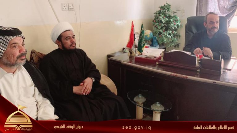 مدير الوقف الشيعي في محافظة الديوانية يلتقي موظفي المؤسسات الاسلامية في الوقف.