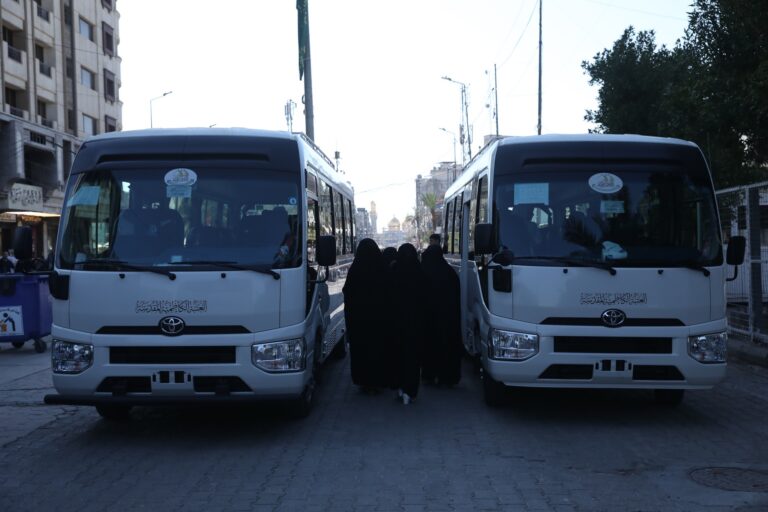 بمناسبة ذكرى ولادة سبط رسول الله الامام الحسن (ع) دائرة العتبات المقدسة والمزارات الشيعية الشريفة تفوج عدد من موظفي الديوان الى مزار تاج الدين الآوي (رض) في واسط .