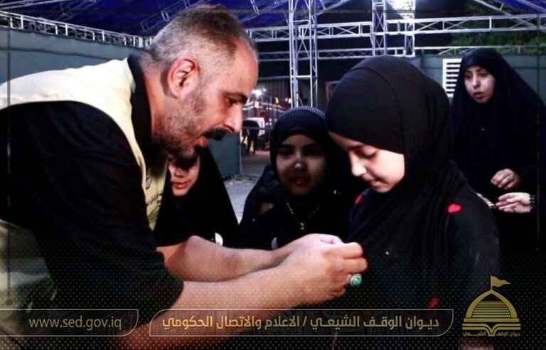 أوقاف النجف الاشرف توزع فولدرات توعوية وتقيم مسابقات ومحاضرات حسينية للصبية والأطفال
