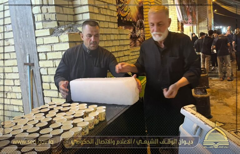 موكب ديوان الوقف الشيعي مركزي في مرقد الإمام السيد محمد (ع) يستمر بخدمة زائري الامام الحسين (ع)
