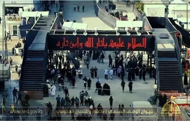 لتأمين حركة الزائرين وأنسيابيتها… العتبة الحسينية المقدسة تنصب مجسرين حديديين مؤقتين بين الحرمين وباب القبلة