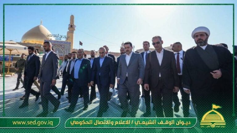 رئيس مجلس الوزراء يتشرف بزيارة مرقد الإمامين العسكريين عليهما السلام