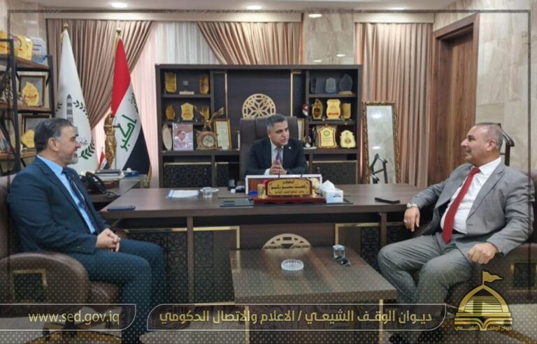 أوقاف نينوى تتابع التخصيصات المالية للمشاريع مع مسؤولي ديوان المحافظة