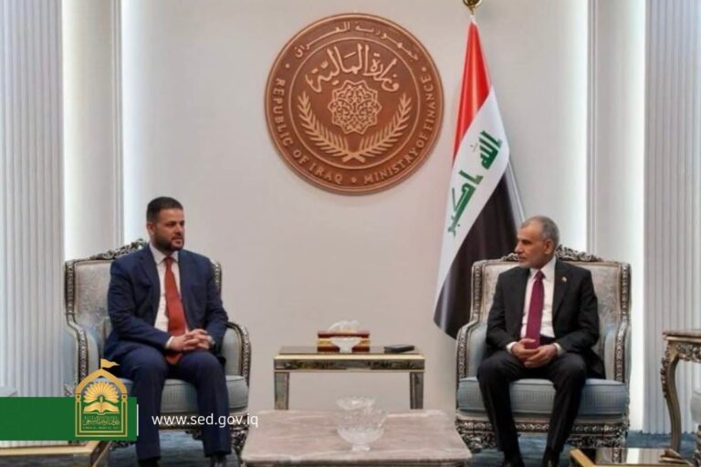 الأمين العام للمزارات الشيعية الشريفة يبحث مع وزير المالية سبل زيادة التخصيصات المالية لدعم الزائرين وتطوير البنى التحتية